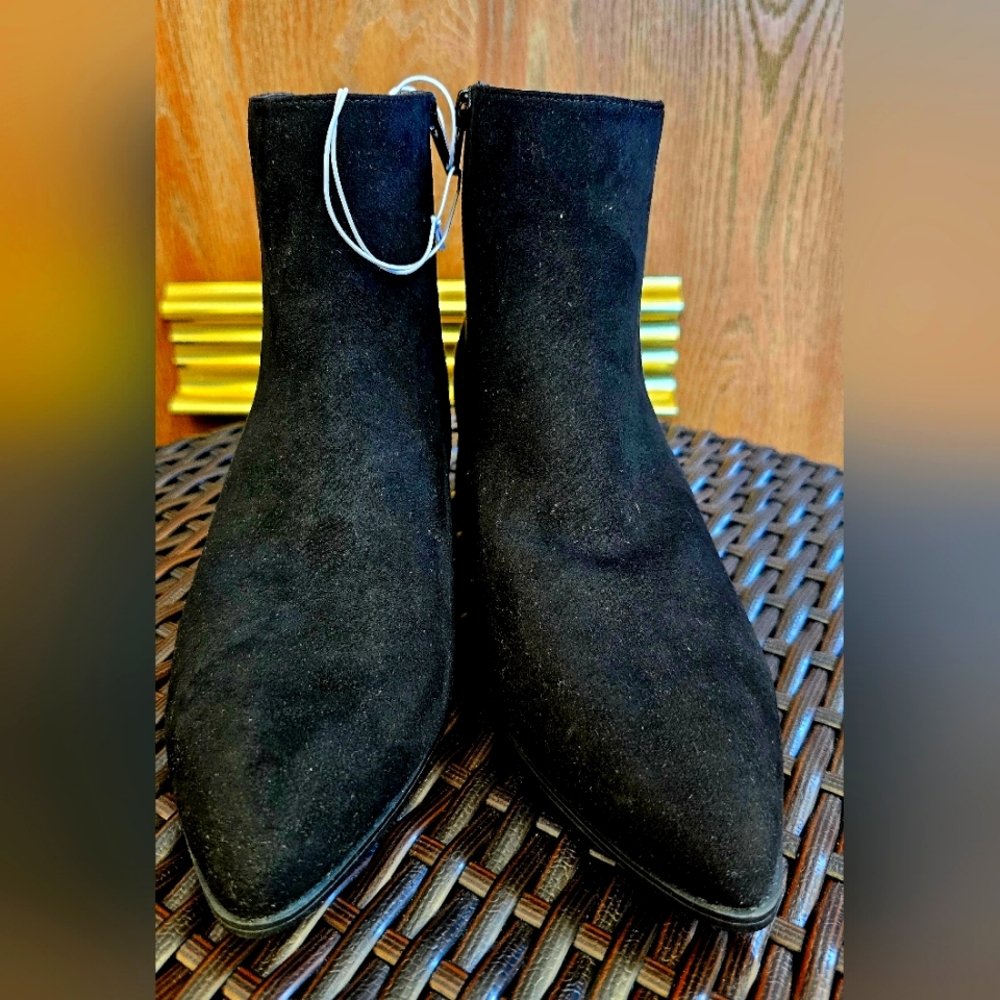 A New Day Black Suede Ankle boot, 6.5